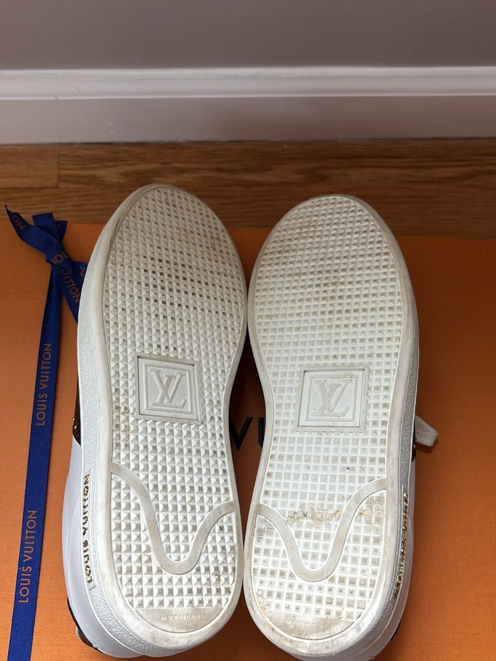Louis Vuitton White Leather Sneakers with Brown Monogram Stripe